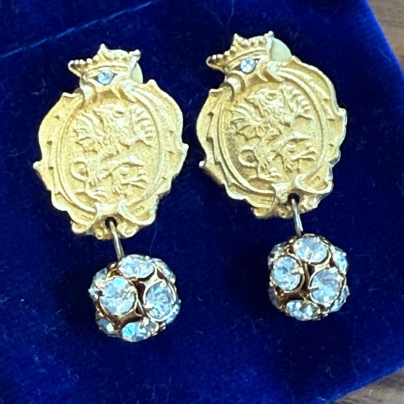 Vintage Amy Jo designer clip on gold & rhinestone dangle earrings - Picture 3 of 4